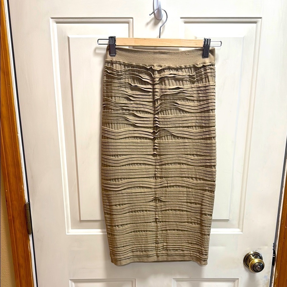 Elegant Tan Ruched Textile Bodycon Elastic Stretchy Pencil Midi Skirt size M